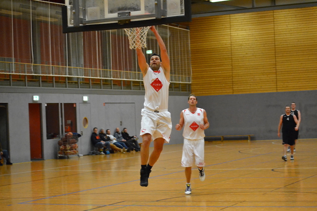 Cornell Kairies beim Dunking // Foto: Gerald Reither